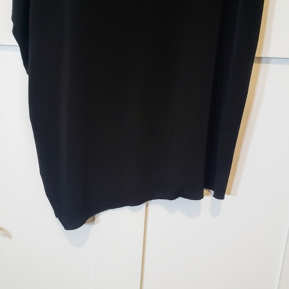 Chico's Side Ruched Black Stretch Tunic Short Sleeve Asymetrical Raw Hem Size 2 - Picture 13 of 13